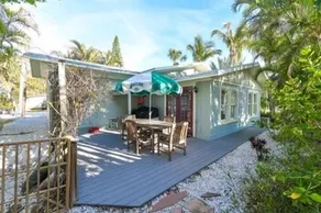 110 31st St 2 Bedroom Cottage by RedAwning - Image 4