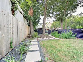 3br W/ Contemporary Kitchen, Patios 3 Bedroom Duplex - Image 5
