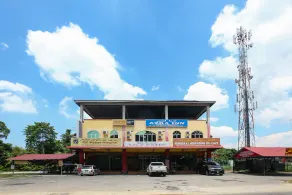 SPOT ON 89857 Azra Inn (Rumah Tumpangan) - Image 3