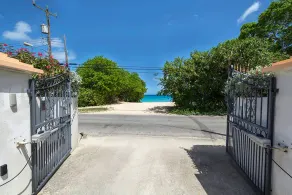 Welcome to the Unpretentious and Breezy Graceville, Steps Away From the Beach - Image 5