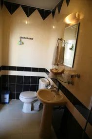 Trung Cang Hotel - Image 4