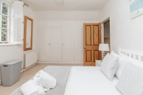 Regatta Cottage - Centrally Located Free Parking - Image 2