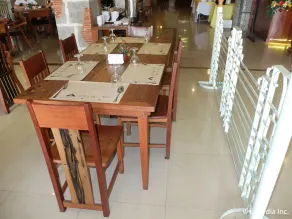 Imerex Plaza Hotel - Image 5