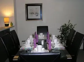 Insaa Serviced Apartments Dandenong - Image 2