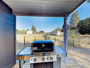 Wine Country Getaway! Modern Three-unit 2 Bedroom Cottage - Image 4