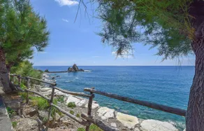 Amazing Home in Framura With Jacuzzi, Wifi and 2 Bedrooms - Image 2