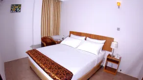 Holiday Hotel Yangon - Image 5
