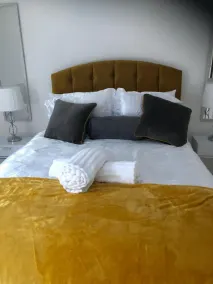 Luxurious 2 Bedroom Flat Ashford - Image 2