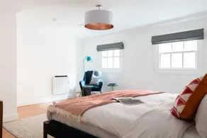 THE OXFORD LOFT CENTRAL AND MODERN 2BDR HIDDEN GEM - Image 4