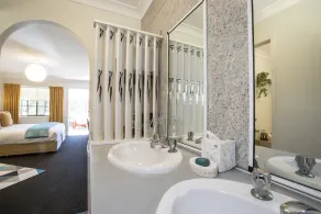 Cedar Creek Lodges - Image 2