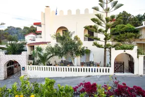 Inviting Arokaria Apartment in Panormo - Image 4