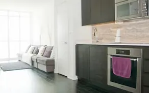 NGE Stays - Downtown Suite Lake View - Image 5