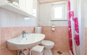 Beautiful Home in Brsec With Wifi and 3 Bedrooms - Image 2