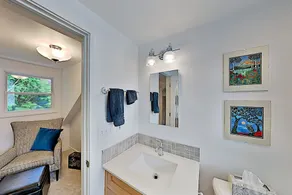 Charming - Blocks To Dining, Shops, Parks 3 Bedroom Home - Image 4