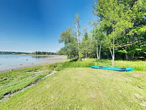 Waterfront 3br W/ Deck 3 Bedroom Cottage - Image 3