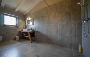 Beautiful Home in Linardici With 4 Bedrooms, Jacuzzi and Outdoor Swimming Pool - Image 3