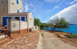 Amazing Home in Novalja With 5 Bedrooms and Wifi - Image 4