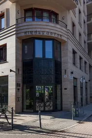 Town Hall Apartments - Image 5