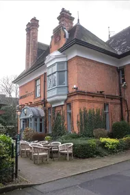 Stylish & Artistic Open Plan Flat in W.didsbury - Image 2