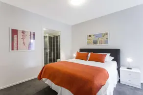 Style in the heart of Carlton - Image 2