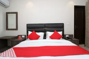 Hotel Shyam by OYO Rooms - Image 2