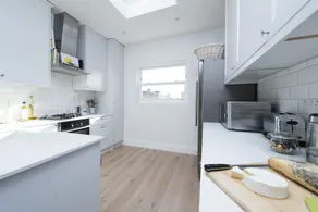 Beautiful 2BR Split Level Fulham Apartment - Image 2