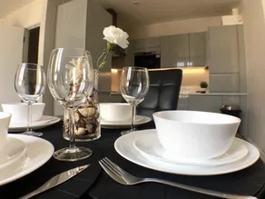 Luxurious Shelley House Apartment - Image 3