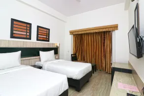 OYO 19389 SilverKey Rajouri Garden - Image 3