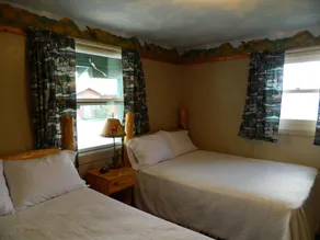 Foothills Lodge and Cabins - Image 5