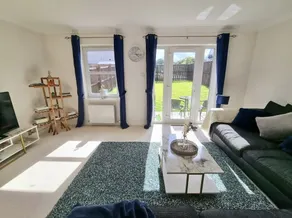 Boutique 3-bed Home with Free Parking in Glasgow - Image 2