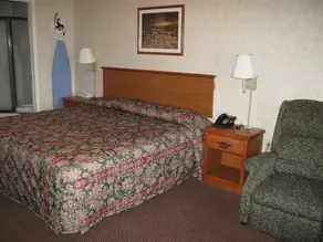 Deerfield Inn and Suites - Image 5