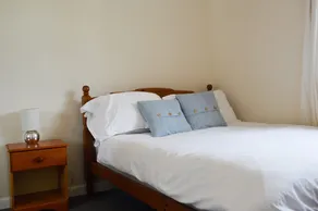 Attractive 3 Bedroom Flat in Central Haymarket - Image 2