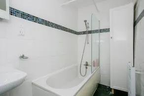 London Riverside 4 Bedroom House - Image 2
