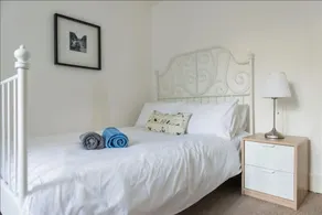 Quaint 3 bedroom garden flat in the heart of Camden Town. - Image 5