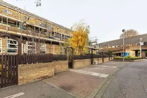 Designer 3 Bed House With Spacious Interior in Haggerston - Image 3