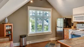 Parker by the Sea - Quaint Apartment with Beach Access - Image 4