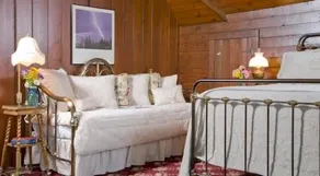 The Carriage House Inn Bed & Breakfast - Image 3
