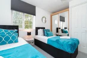 Superb Two Bedroom Duplex With Garden and Parking - Image 3