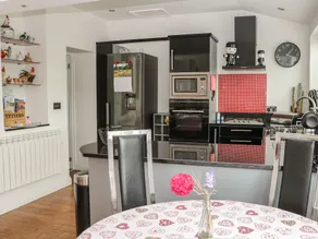 Masson View Apartment - Image 2