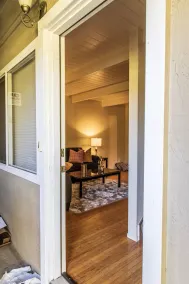 Cozy Richmond Two Bedroom - Image 3