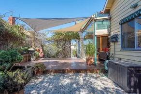 Gorgeous family retreat - Image 4