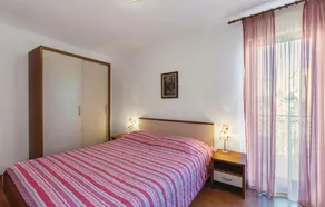 Stunning Home in Pula With Wifi and 5 Bedrooms - Image 5