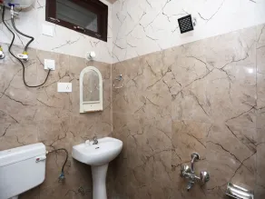 Hotel Star By OYO Rooms - Image 2