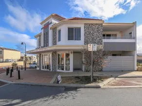 Rose Hotel Clarkson - Image 4