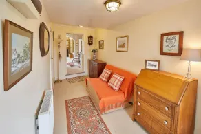 Host Stay Apartment 7 Sneaton Hall - Image 2