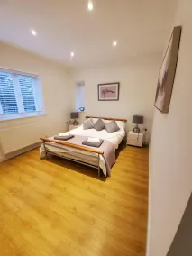 Purdis Farm - Flat 4 - Image 3