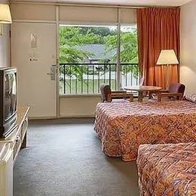 Town and Country Inn Suites Spindale - Image 1