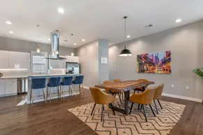 Stunning 4 BR Townhouse in Mid City - Image 2
