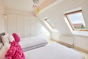 Host Stay Easter Ende Cottage - Image 3