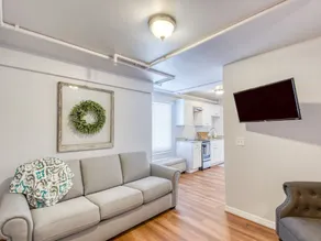 Updated Victorian Gem W/ Private Balcony 1 Bedroom Home - Image 2